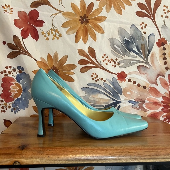 Vintage Bellini 9.5M Turquoise Bright Blue 80s Preppy Spring Summer Dressy Pumps - Picture 1 of 11